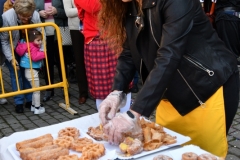 carnival-miguelturra-frying-pan-fruit