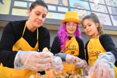 carnival-miguelturra-frying-pan-fruit